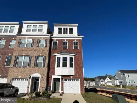 11692 Emily Dickinson Pl, White Plains, MD 20695
