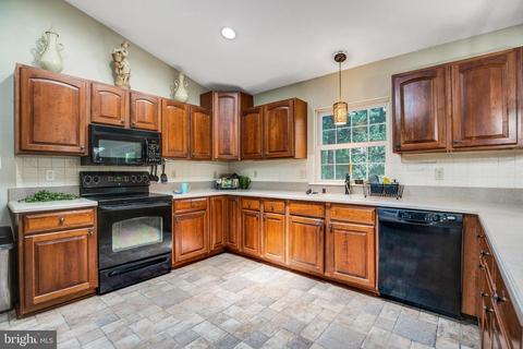 14750 Jennifer Ct, Swan Point, MD 20645 photo 2