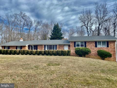 9946 Charles St, La Plata, MD 20646
