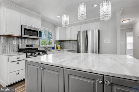 14 Amwich Ct, Waldorf, MD 20602