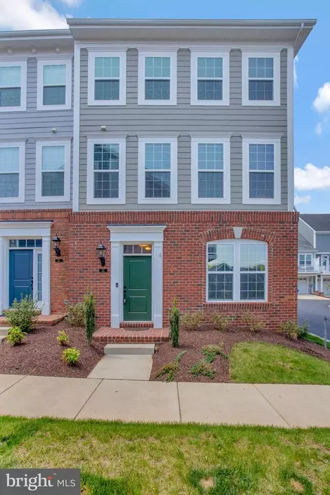 45 Jockey Dr, La Plata, MD 20646