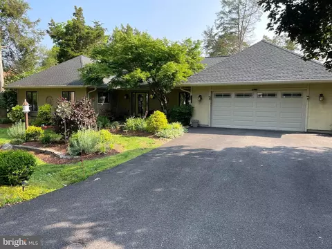 11930 Limestone Ct, Swan Point, MD 20645