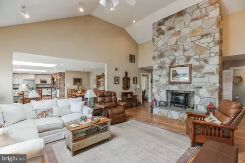 11930 Limestone Ct, Swan Point, MD 20645 photo 4