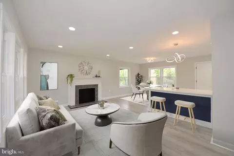 2 Ridge Dr, Indian Head, MD 20640