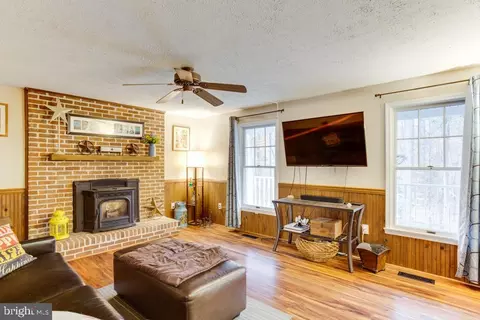 10024 Spring Oak Ct, La Plata, MD 20646 photo 2