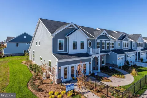 10588 Mount Rainier Pl, White Plains, MD 20695