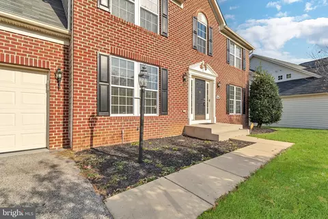 9082 Hanley Ct, Waldorf, MD 20603
