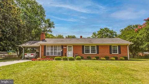 12819 Thompson Dr, Waldorf, MD 20602
