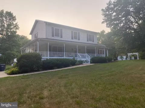 3975 Whispering Pines Place Pl, White Plains, MD 20695