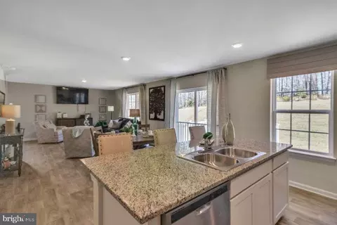 152 Pollen Dr, La Plata, MD 20646 photo 5