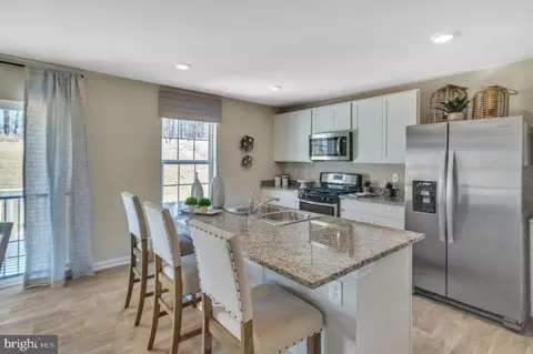 152 Pollen Dr, La Plata, MD 20646 photo 2