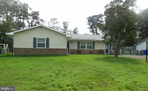 650 University Dr, Waldorf, MD 20602