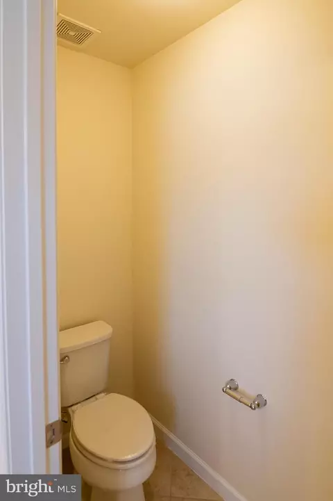 Undisclosed, White Plains, MD 20695 photo 20