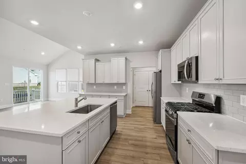 3985 Katmai St, White Plains, MD 20695
