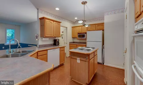 8090 Settle Ct, Waldorf, MD 20603 photo 21