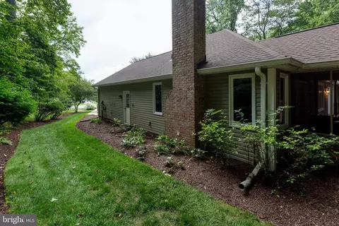 8090 Settle Ct, Waldorf, MD 20603 photo 6