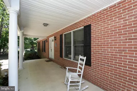 8320 Hudson Dr, La Plata, MD 20646