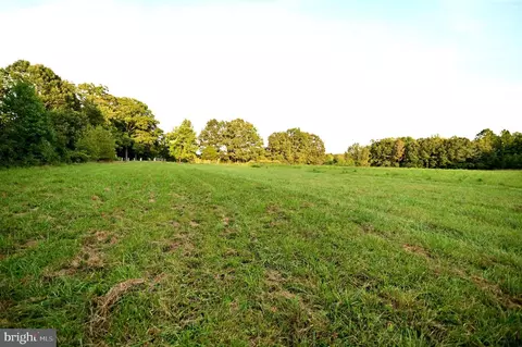 Cues Favorite Place, Waldorf, MD 20602