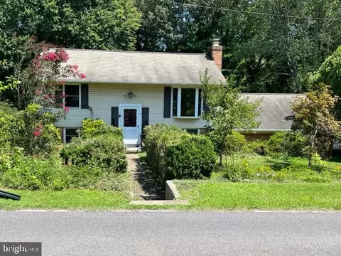 8 Somerset St, La Plata, MD 20646