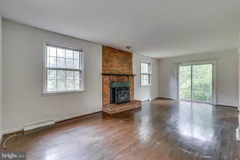 3680 Forest View Dr, Waldorf, MD 20601 photo 4