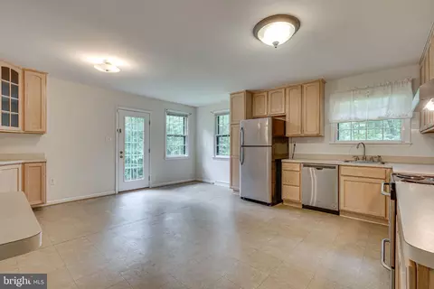 3680 Forest View Dr, Waldorf, MD 20601 photo 3