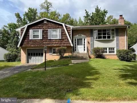 2518 Lisa Dr, Waldorf, MD 20601