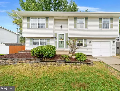 759 University Dr, Waldorf, MD 20602