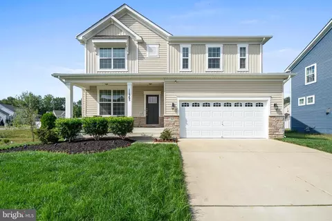 11365 Flag Ct, White Plains, MD 20695