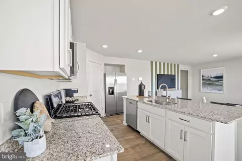 175 Charming Forest Ave, La Plata, MD 20646 photo 2
