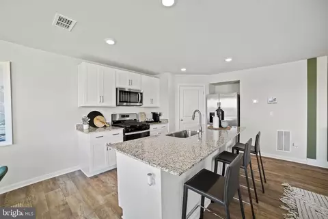 175 Charming Forest Ave, La Plata, MD 20646 photo 3