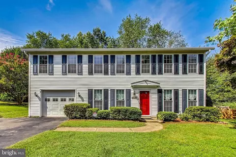 8752 Valley Dr, Waldorf, MD 20603