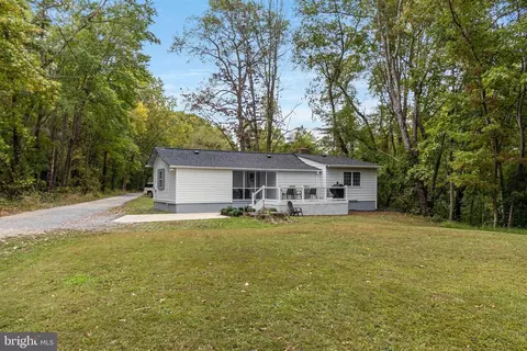 300 Henderson Ln, Indian Head, MD 20640
