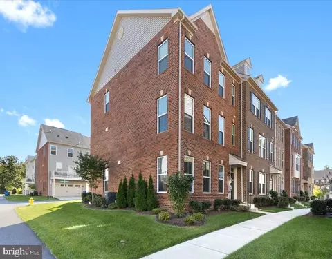 3749 Charterhouse Aly, Waldorf, MD 20603