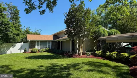 2207 Pinefield Ct, Waldorf, MD 20601