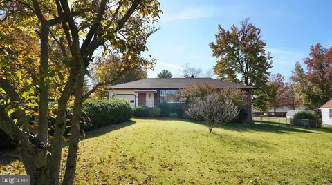 107 W Hawthorne Dr, La Plata, MD 20646