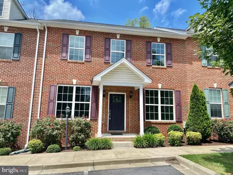 33 Hibiscus Ct, La Plata, MD 20646