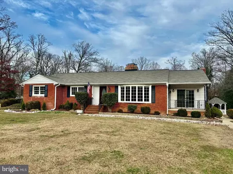 9682 Charles St, La Plata, MD 20646