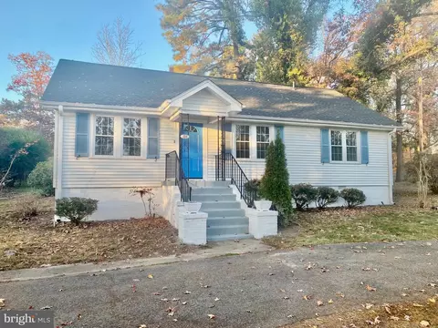 114 W Hawthorne Dr, La Plata, MD 20646