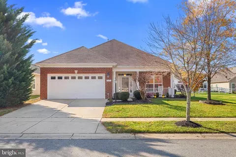 11177 Commanders Ln, White Plains, MD 20695