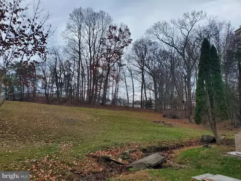 Exterior - 2370 Davis Rd, Waldorf, MD 20603 photo 2 of 5