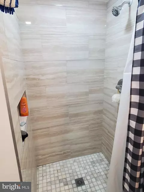 Bath - 2370 Davis Rd, Waldorf, MD 20603 photo 2 of 6