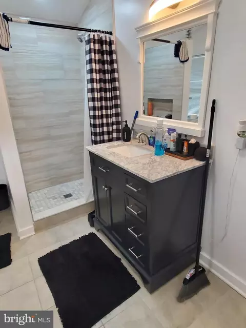 Bath - 2370 Davis Rd, Waldorf, MD 20603 photo 1 of 6