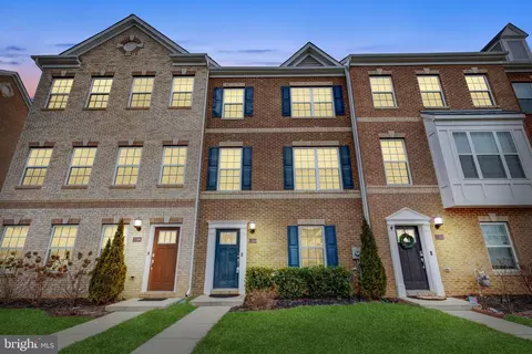 11200 Saint Luke Dr, White Plains, MD 20695