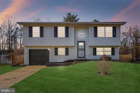 708 University Dr, Waldorf, MD 20602