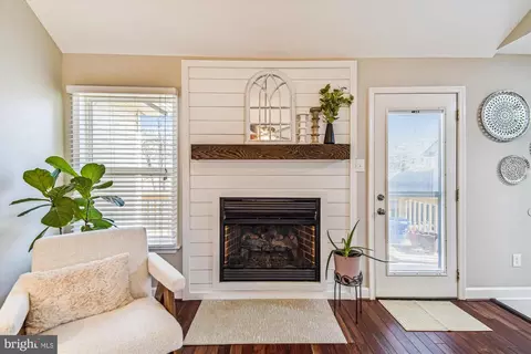 Living - 128 E Quail Ln, La Plata, MD 20646 photo 2 of 10