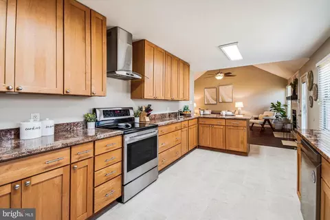 Kitchen - 128 E Quail Ln, La Plata, MD 20646 photo 5 of 8