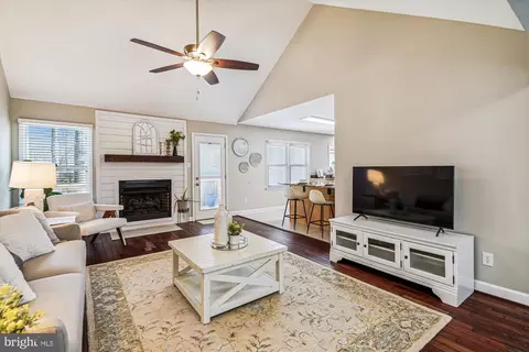 Living - 128 E Quail Ln, La Plata, MD 20646 photo 6 of 10