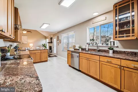 Kitchen - 128 E Quail Ln, La Plata, MD 20646 photo 6 of 8