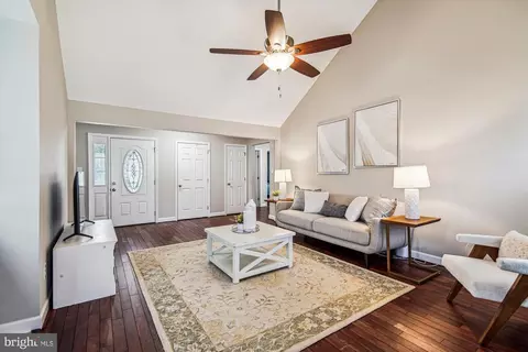Living - 128 E Quail Ln, La Plata, MD 20646 photo 3 of 10