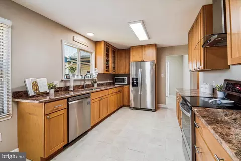 Kitchen - 128 E Quail Ln, La Plata, MD 20646 photo 7 of 8